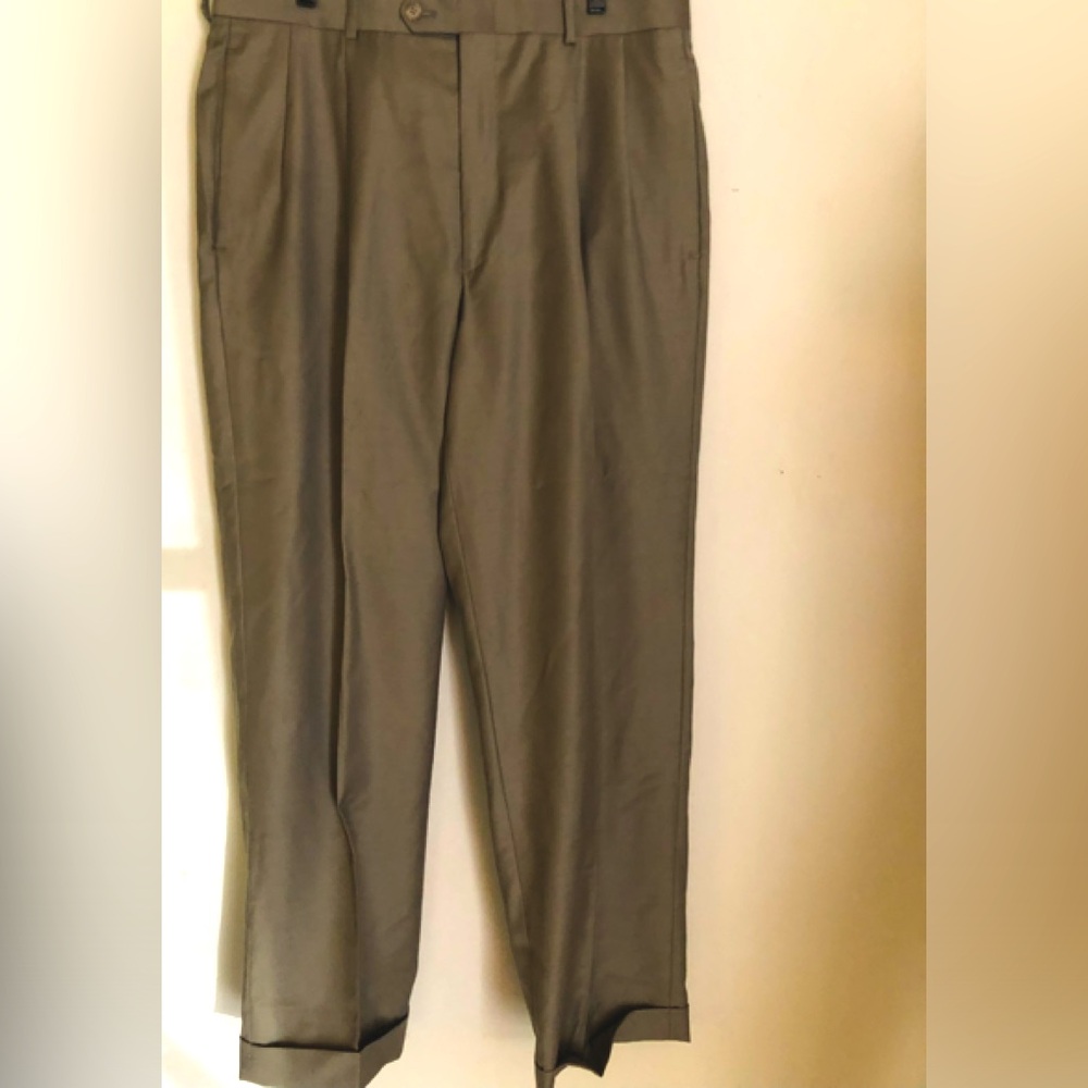 Y&R Men Gold Label Khaki Colored Cuffed Dress Pants Size 32R/31L